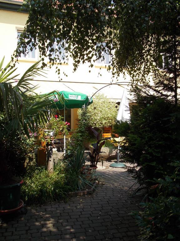 Gasthof Und Landhotel Zur Ausspanne Klipphausen Esterno foto