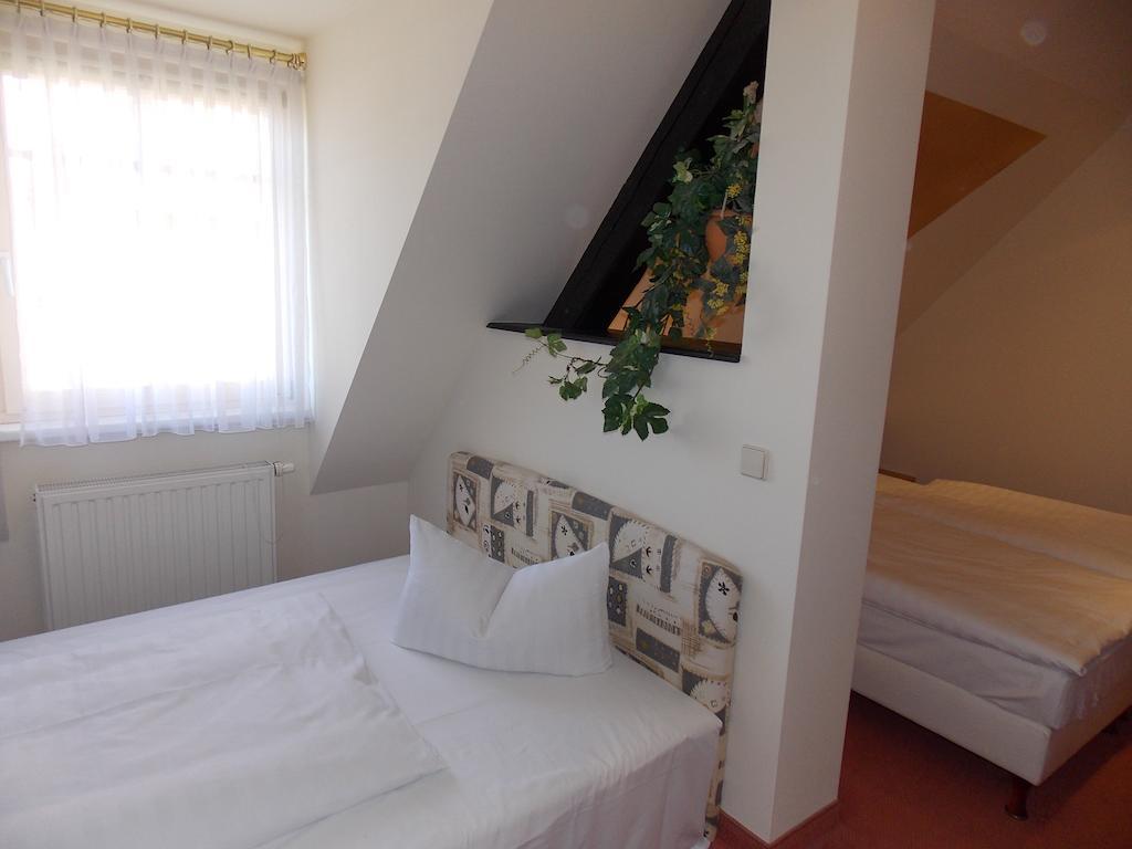 Gasthof Und Landhotel Zur Ausspanne Klipphausen Camera foto