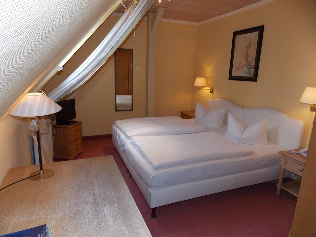 Gasthof Und Landhotel Zur Ausspanne Klipphausen Camera foto