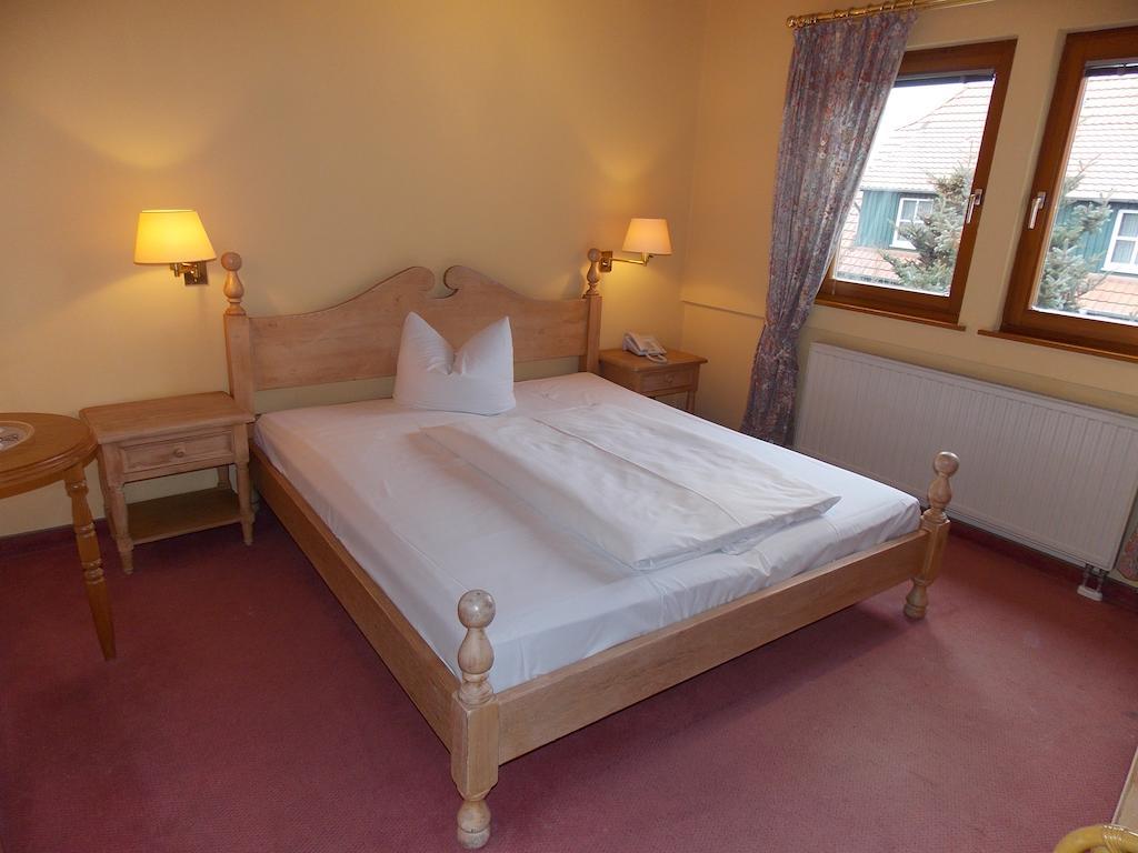 Gasthof Und Landhotel Zur Ausspanne Klipphausen Camera foto