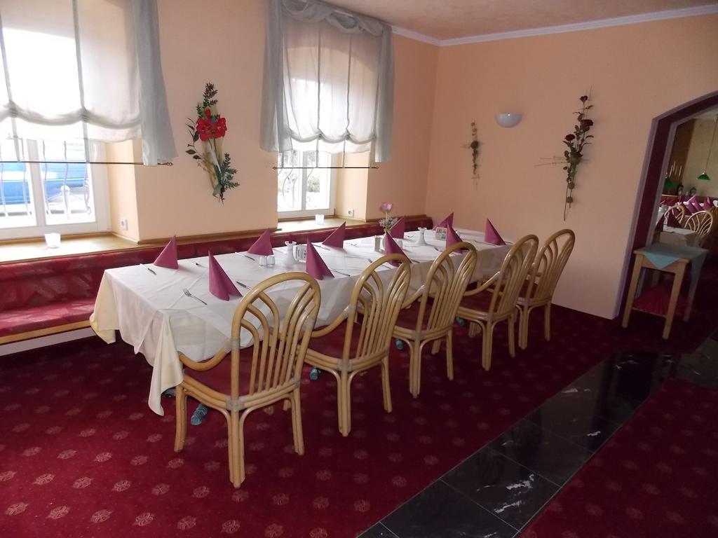 Gasthof Und Landhotel Zur Ausspanne Klipphausen Esterno foto