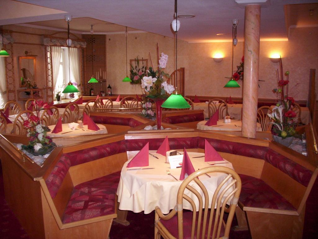Gasthof Und Landhotel Zur Ausspanne Klipphausen Esterno foto