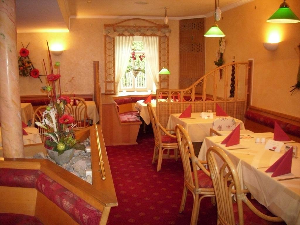 Gasthof Und Landhotel Zur Ausspanne Klipphausen Esterno foto